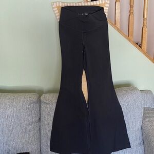 Old Navy Active PowerChill Leggings. Dark gray. Smoke free home. D